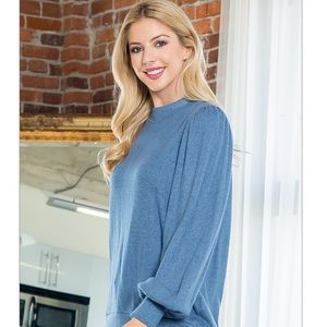 Puff sleeved top.  Size S.   NEW